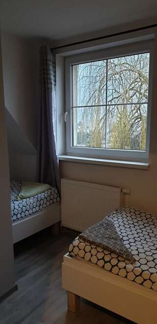 Хостелы Hostel Przed Świtem Гожув-Велькопольски Двухместный номер с 1 кроватью и собственной ванной комнатой-1