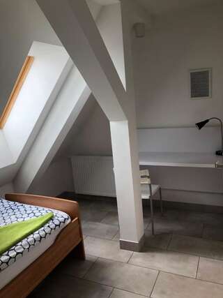 Хостелы Hostel Przed Świtem Гожув-Велькопольски Одноместный номер с собственной ванной комнатой-2